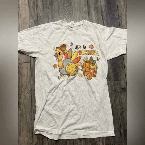 🌱🦢4 FOR $15!🦢🌱 White Graphic Tee with Turkey Print - Picture 2 of 3